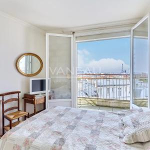 PARIS XV - dernier étage / Vues / Balcons