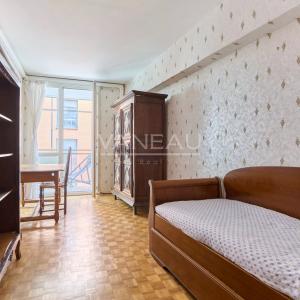 PARIS XVe - Volontaires : Appartement familial avec balcon
