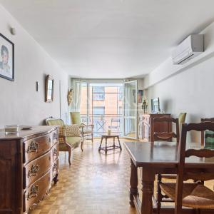 PARIS XVe - Volontaires : Appartement familial avec balcon