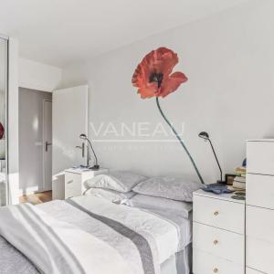 Suresnes/Mairie - Appartement dernier étage avec terrasse et bal