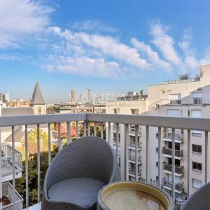 Suresnes/Mairie - Appartement dernier étage avec terrasse et bal