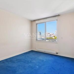 Courbevoie / Front de Seine / vue Tour Eiffel