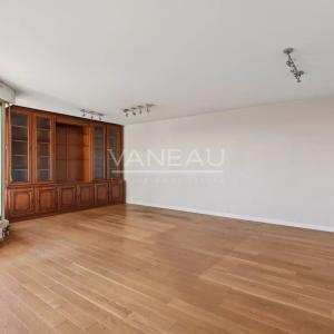 Courbevoie / Front de Seine / vue Tour Eiffel