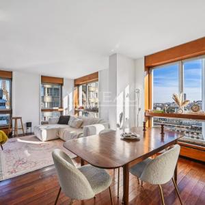 Paris XV - Quai de Grenelle–  Appartement Familial avec vue Tour