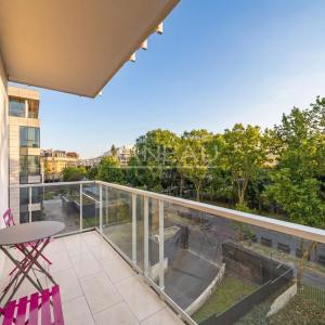 Neuilly - Château - Appartement familial avec balcon-terrasses