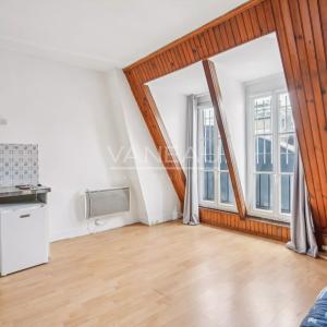 PARIS XVe - Adolphe Cherioux - Studio en dernier étage