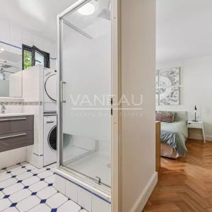 SURESNES - Appartement familial avec terrasse et balcon.