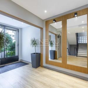 PARIS XVIIe - Rue des Acacias - Trois pièces avec balcon