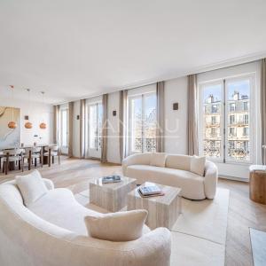 PARIS VII - Superbe appartement avec vue Tour Eiffel