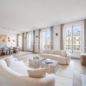 PARIS VII - Superbe appartement avec vue Tour Eiffel