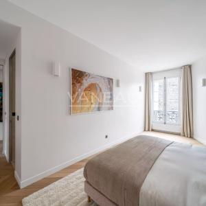 PARIS VII - Superbe appartement avec vue Tour Eiffel