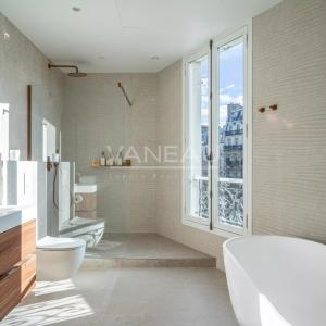 PARIS VII - Superbe appartement avec vue Tour Eiffel