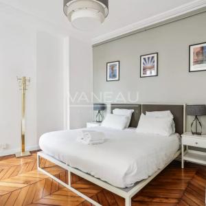 Paris VIIe - Rue de Bourgogne - Appartement familial et d'except