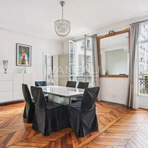 Paris VIIe - Rue de Bourgogne - Appartement familial et d'except