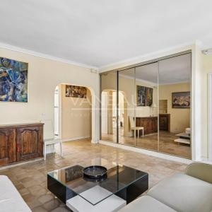 PARIS VIIe - quartier des antiquaires - 2 chambres