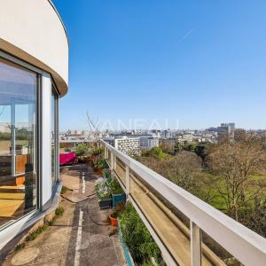 Paris XIVe : Parc Montsouris : Duplex au dernier étage avec terr