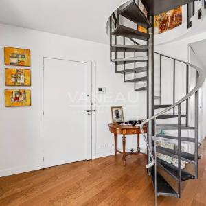 Paris XIVe : Parc Montsouris : Duplex au dernier étage avec terr