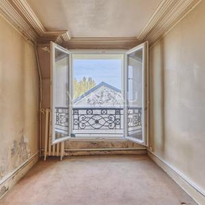 Paris IVe - Saint Paul - Deux pièces dernier étage ascenseur balcon