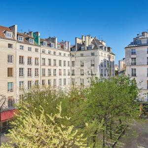 Paris IVe - Place du Marché Sainte-Catherine - Deux pièces lumineux