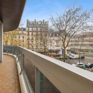 Paris VIIe - Gros Caillou -  Appartement avec balcon  — 2 chambr