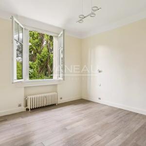 Sceaux (92330) - Villa de six pièces avec jardin fruitier -