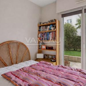 Deux pièces avec terrasse-jardin au calme