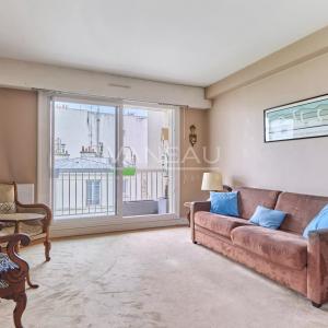 PARIS XVe - Appartement quatre pièces avec balcons - Parking en 