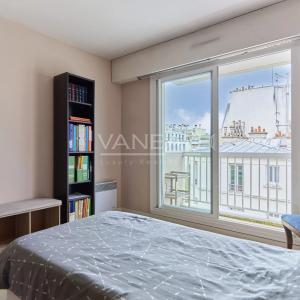 PARIS XVe - Appartement quatre pièces avec balcons - Parking en 