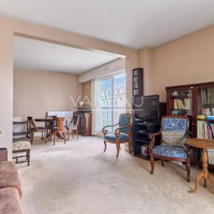 PARIS XVe - Appartement quatre pièces avec balcons - Parking en 