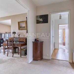 PARIS XVe - Appartement quatre pièces avec balcons - Parking en 