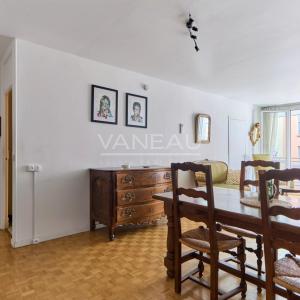 PARIS XVe - Volontaires : Appartement familial avec balcon