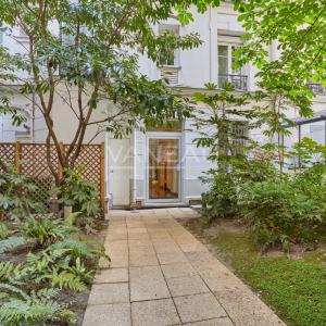 PARIS XVIe - Place Victor Hugo