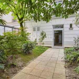 PARIS XVIe - Place Victor Hugo