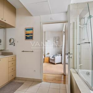 Paris VII - Quai d'Orsay - Dernier étage avec terrasse