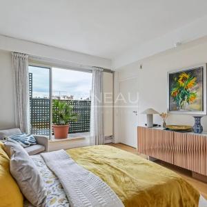 Paris VII - Quai d'Orsay - Dernier étage avec terrasse