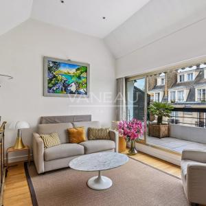 Paris VII - Quai d'Orsay - Dernier étage avec terrasse