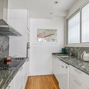 Paris VII - Quai d'Orsay - Dernier étage avec terrasse