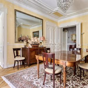 Paris VIIIe– Quartier Europe--Appartement familial et de récepti