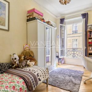 Paris VIIIe– Quartier Europe--Appartement familial et de réception
