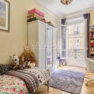 Paris VIIIe– Quartier Europe--Appartement familial et de récepti