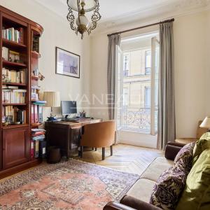 Paris VIIIe– Quartier Europe--Appartement familial et de récepti