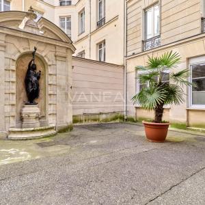Paris VIIIe– Quartier Europe--Appartement familial et de réception
