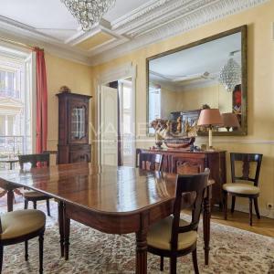 Paris VIIIe– Quartier Europe--Appartement familial et de récepti