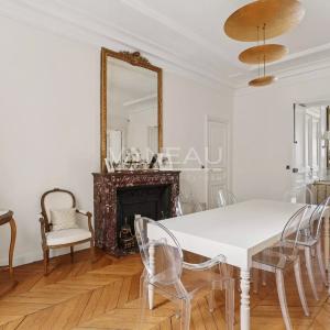 Paris VIIIe - A proximité du parc Monceau et de l’Etoile.