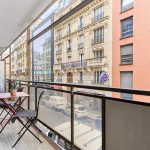 PARIS XVe - Volontaires : Appartement familial avec balcon