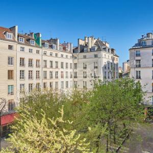 Paris IVe - Place du Marché Sainte-Catherine - Deux pièces lumin