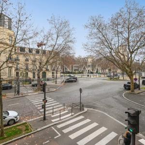 Paris XVIe - IENA - Place de l'Amiral de Grasse.