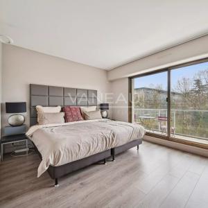 Neuilly - Château - Appartement familial avec balcon-terrasses