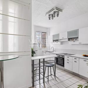 PARIS XVI - Passy Muette - Bel appartement - Deux chambres - Eta