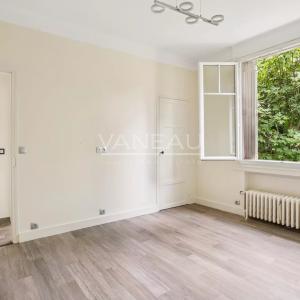 Sceaux (92330) - Villa de six pièces avec jardin fruitier -